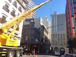 Suspended travel rig